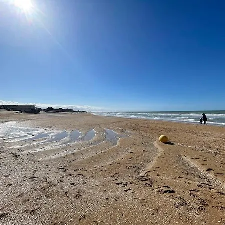 2 Pieces, Lumineux, Avec Parking Cabourg