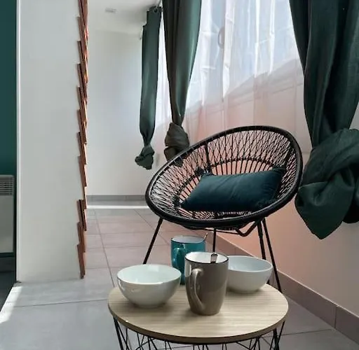 2 Pieces, Lumineux, Avec Parking *