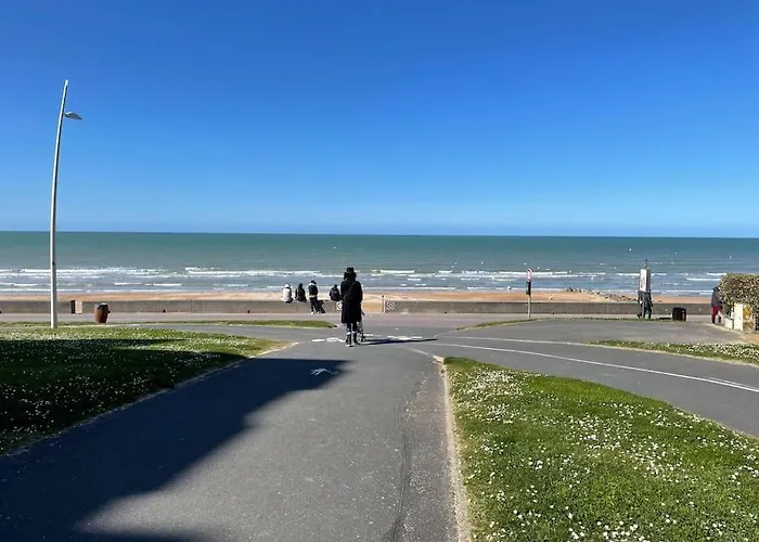 2 Pieces, Lumineux, Avec Parking * Cabourg