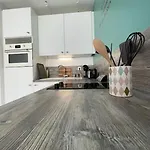 2 Pieces, Lumineux, Avec Parking Apartment