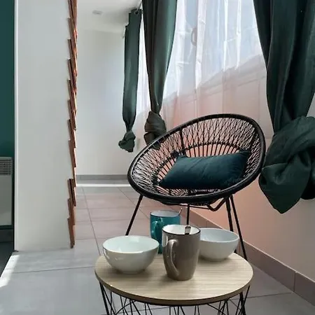 2 Pieces, Lumineux, Avec Parking *