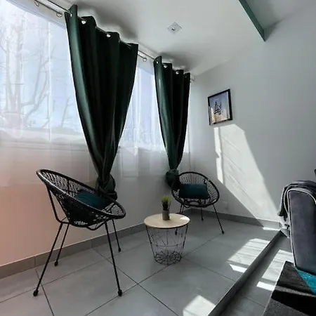 Apartment 2 Pieces, Lumineux, Avec Parking