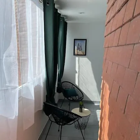 2 Pieces, Lumineux, Avec Parking 아파트 꺄부흐