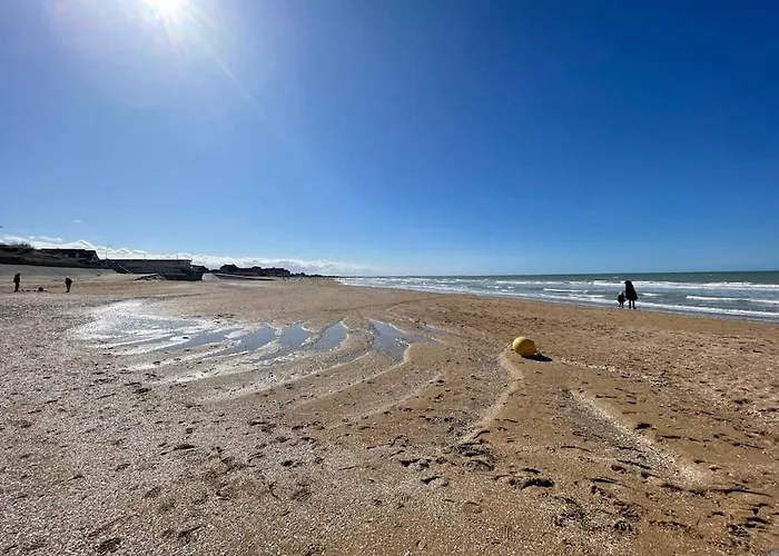 2 Pieces, Lumineux, Avec Parking Cabourg