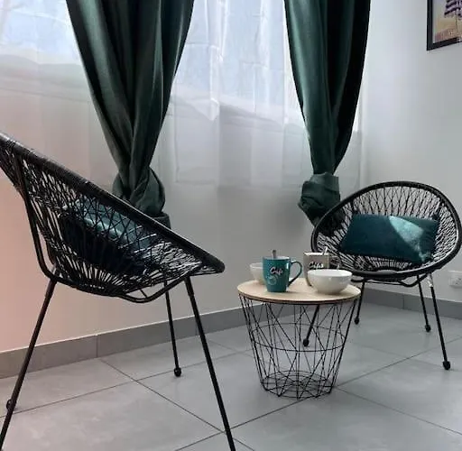 2 Pieces, Lumineux, Avec Parking Cabourg